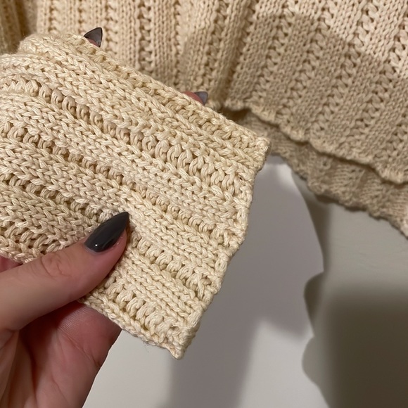 Forever 21 Long Sleeve Knit V-Neck Sweater - Picture 6 of 9